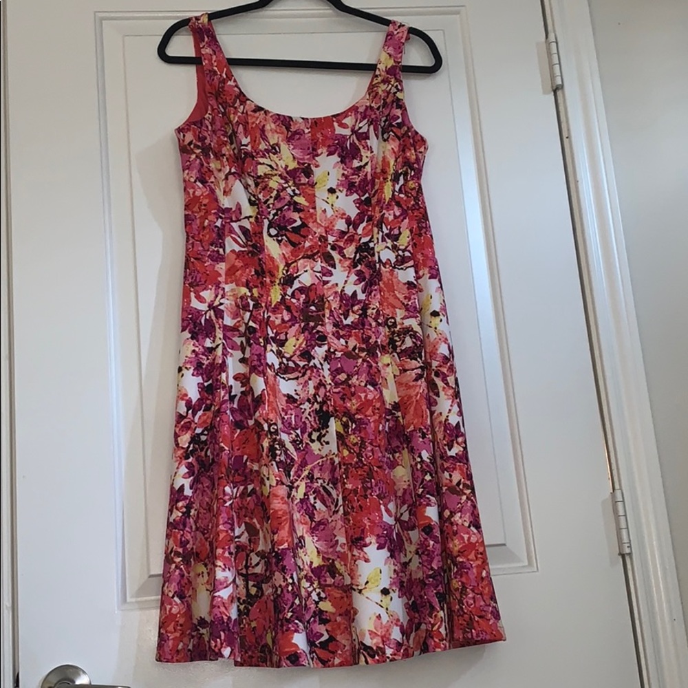 Spring dress - Picture 3 of 5